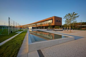 Red Bull Fußball- & Eishockey Akademie Salzburg - Ingenieur Planung Beratung Bau Eishalle Energiekonzept Schweiz Deutschland Österreich